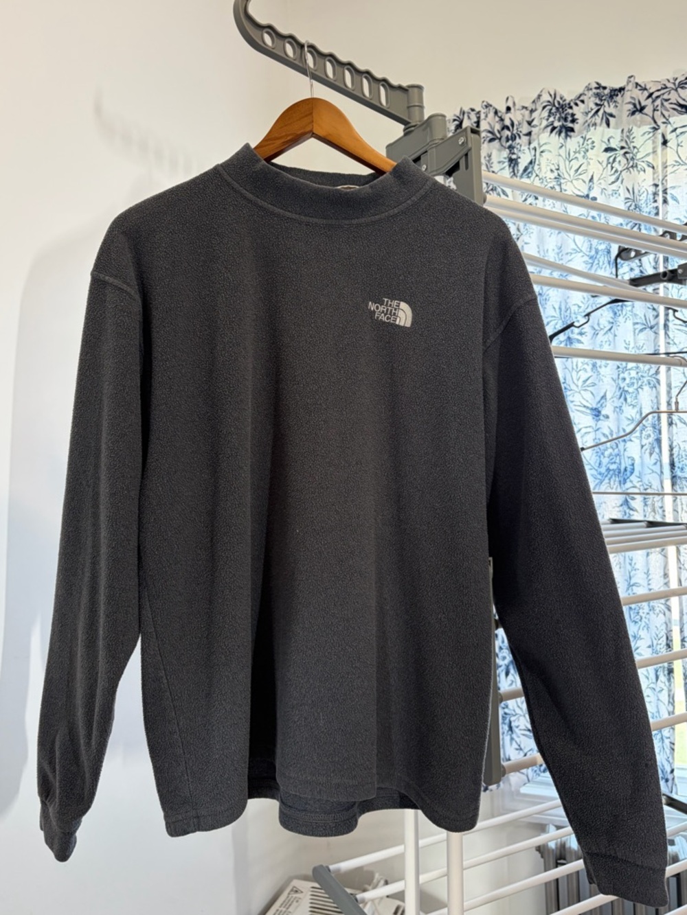 The North Face Charcoal Black Fleece Crew Pullover
